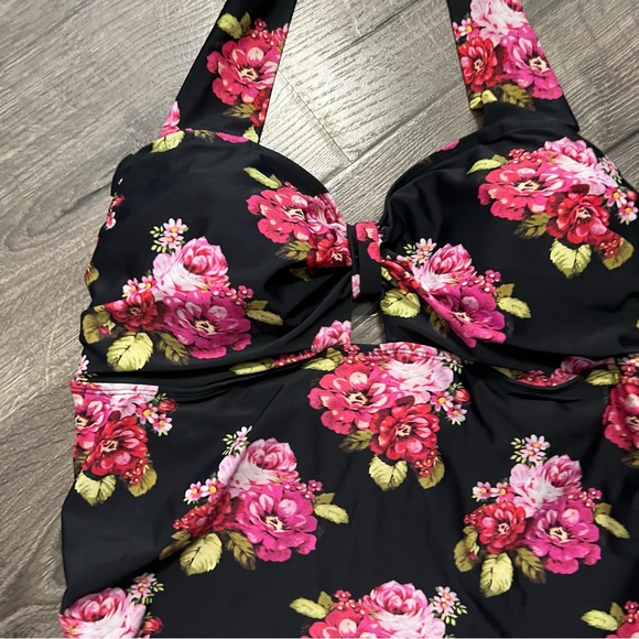 Torrid Women’s Black Floral Tankini Top Size1 (14/16) Wireless Swim Top - Picture 3 of 6